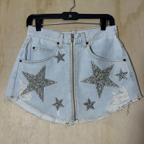 Carmar Los Angeles Star Studded Distressed Denim Mini Skirt Size 28 - Picture 1 of 10